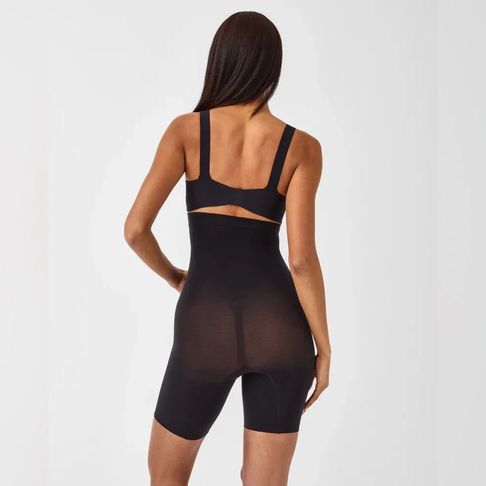 New in box Spanx Seamless Power High-Waisted Mid-Thigh Short in very black